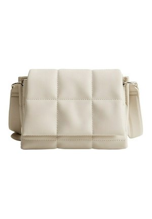 Pieni beige pehmustettu suorakaiteen muotoinen olkalaukku, jossa ommeltu neliökuvio ja säädettävä hihna valkoisella taustalla.