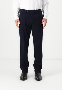 Pantalone tamnoplave boje napravljen od pamučne mješavine. Ima prednje dugme za zatvaranje, bočne džepove i dizajn ravnih nogavica.