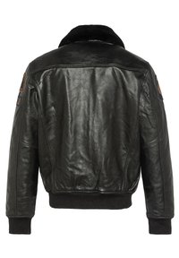 Schwarze Lederbomberjacke mit einem pelzgefütterten Kragen, gerippten Bündchen und Saum sowie Aufnähern an den Schultern. Glatte Textur mit klassischem Design.