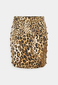 Gonna a stampa leopardata con una combinazione di colori nera e oro, caratterizzata da un design aderente e bottoni decorativi sul lato.