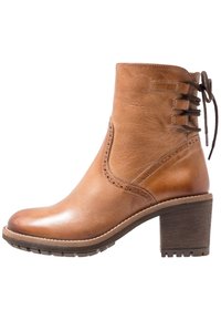 Pier One Botines con cordones - cognac