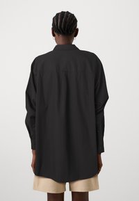 GAP THE BIG SHIRT - Užsagstoma palaidinė - black