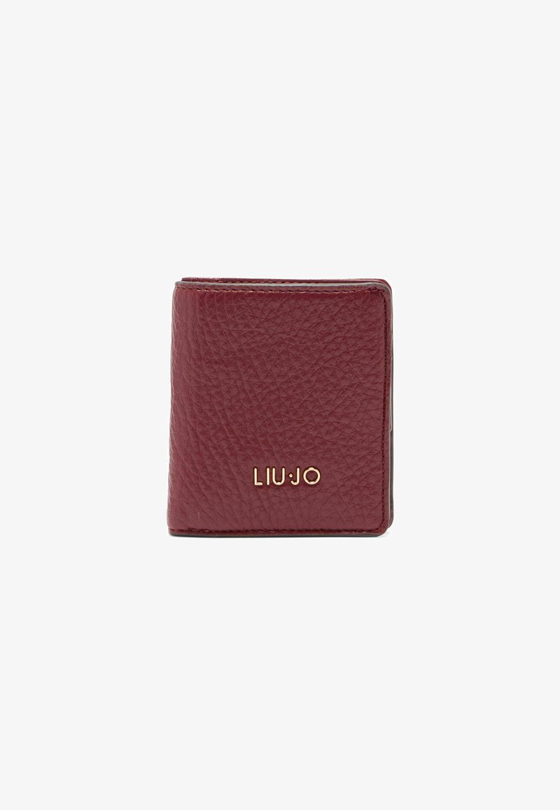 Burgundijos spalvos odinė piniginė su tekstūruotu paviršiumi, sulankstoma konstrukcija ir auksiniu "LIU JO" logotipu priekyje. Kompaktiška ir stačiakampio formos.