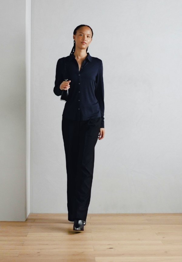 LONG SLEEVE COLLAR BUTTON PLACKET - Button-down blouse - manic midnight2