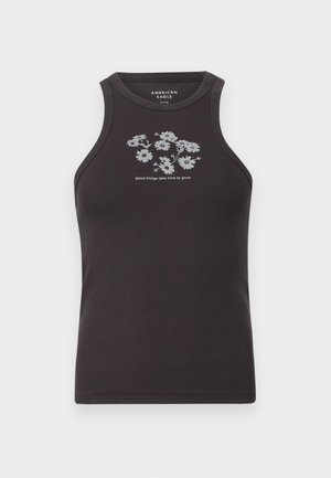 Top sem mangas de cor cinza escuro, feito de tecido canelado, apresentando bordado floral branco e o texto "coisas boas levam tempo a crescer" centrado abaixo.