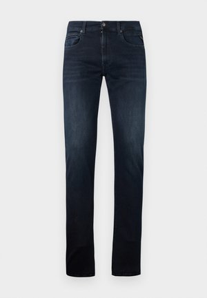 Dunkelblaue Denim-Jeans mit geradem Bein, ausgestattet mit einem Frontknopfverschluss, fünf Taschen und einem dezenten Verblassen entlang der Oberschenkel.