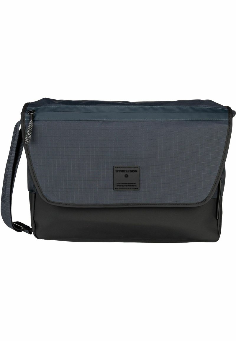 Borsa a tracolla in grigio scuro e nero. Realizzata in un tessuto resistente con finitura testurizzata. Presenta una chiusura a patta e una tracolla regolabile.