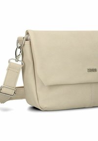 Beige Leder Umhängetasche mit einem Umschlagdeckel, verstellbarem Tragegurt, silberner Hardware und einer strukturierten Oberfläche. Verfügt über ein kleines Logo-Detail.