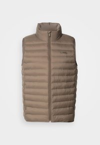Beige gewatteerde vest met hoge kraag, ritssluiting, horizontaal gestikte design en logo label. Lichtgewicht stof, gladde textuur.