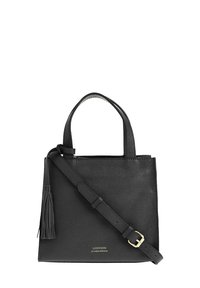 Sac fourre-tout en cuir noir avec une finition texturée, doubles poignées, une bandoulière amovible et un accent logo doré. Comprend un détail de frange.