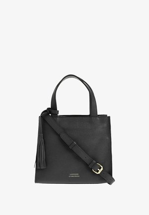 Sac fourre-tout en cuir noir avec une finition texturée, doubles poignées, une bandoulière amovible et un accent logo doré. Comprend un détail de frange.
