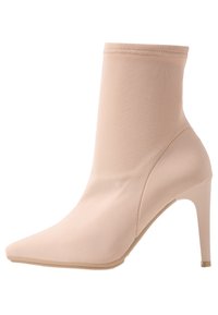 Nude botki za kostkę z ostrym noskiem i szpilką. Wykonane z gładkiego, elastycznego materiału, z dopasowanym cholewką i bezszwowym wzornictwem.