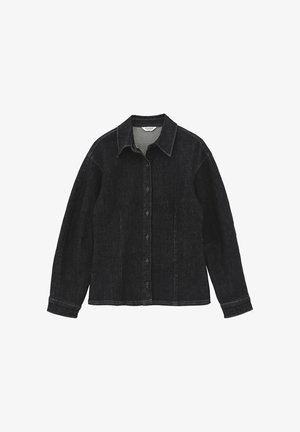Schwarzes Jeanshemd mit einem Kragen, langen Ärmeln und durchgehender Knopfleiste. Es hat eine lockere Passform und sichtbare Nahtdetails.