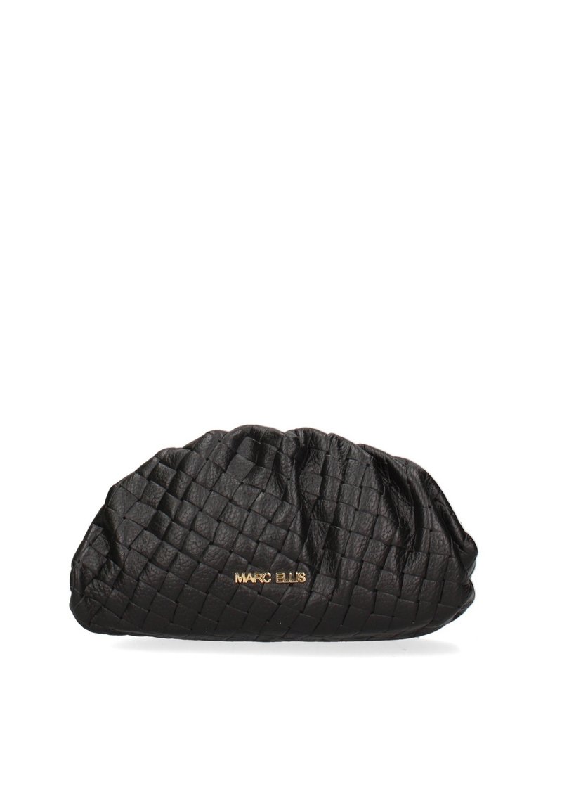 Pochette in pelle nera con texture intrecciata, forma arrotondata e dettaglio del logo impresso. Presenta un design morbido con parte superiore arricciata.