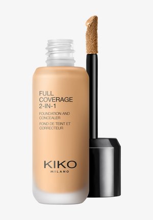 Fond de teint et correcteur 2 en 1 de KIKO Milano, avec une couverture totale, dans un flacon en verre dépoli couleur bronzée, équipé d'un applicateur noir et d'une pointe en mousse fine.