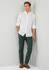 Hackett London GARMENT DYE  - Košeľa - white