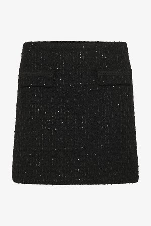 Melnā austā svārku ar tekstūrētu virsmu un smalkām metāliskām detaļām. Iespējotas divas priekšējās kabatas un taisna silueta.