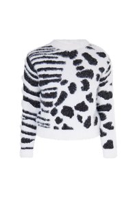 Maglione bianco morbido con motivo animalier nero; presenta righe e macchie; design a girocollo; maniche lunghe; texture morbida.