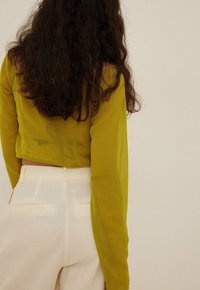 NA-KD Bluse - green