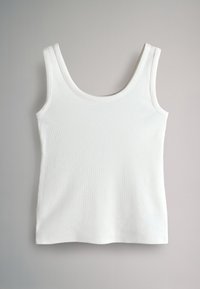Weißes, geripptes Tanktop mit Rundhalsausschnitt und breiten Schulterträgern. Weiches Baumwollmaterial, figurbetonte Passform und gerader Saum.