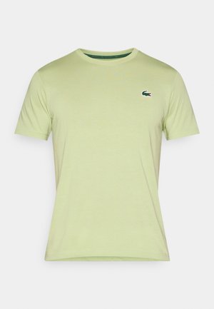 Jasnozielona koszulka z krótkim rękawem, wykonana z miękkiej bawełny, z okrągłym dekoltem i małym haftowanym logo na lewej piersi.