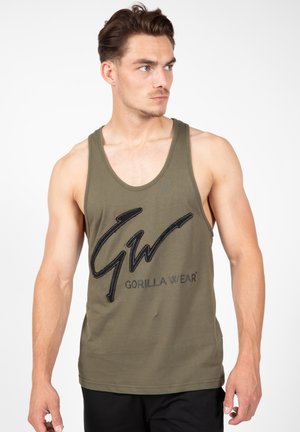 Groen tanktop met een ronde halslijn, voorzien van een zwart geborduurd logo met de tekst "GORILLA WEAR" en een gestileerd "GW"-ontwerp aan de voorkant.