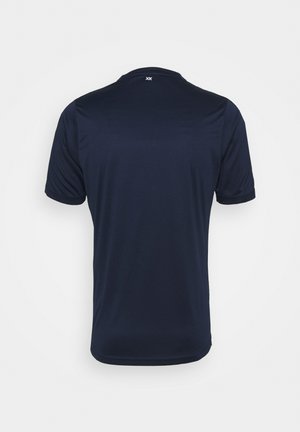 Marineblå atletisk kortærmet trøje vist bagfra med lille hvidt logo nær halsudskæringen.