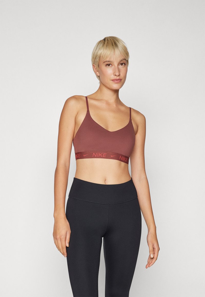 Nike Performance INDY BRA - Sportmelltartó könnyű sportoláshoz - red sepia