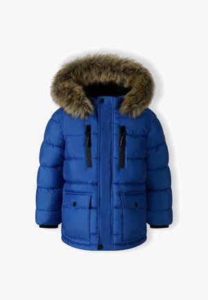 Blaue Daunenjacke mit gefütterter Kapuze aus Fell, ausgestattet mit einem Reißverschluss vorne, zwei Fronttaschen und schwarzen Akzenten für den Kontrast.