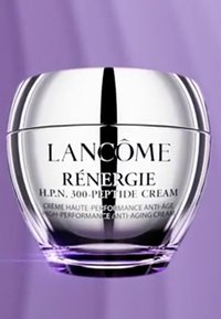 Rund, sølvkrukke merket "Lancôme Rénergie H.P.N. 300-Peptidkrem", med en gjennomsiktig base og en blank overflate, mot en lavendelbakgrunn.
