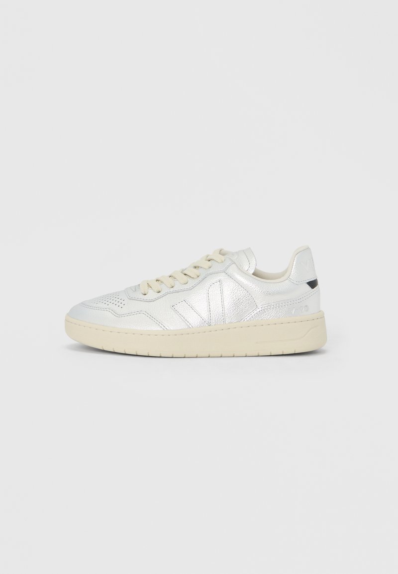 Veja V 90 silver-coloured