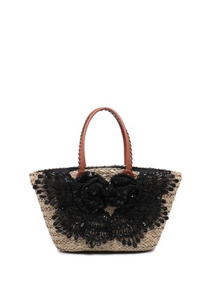 Geflochtene Strohtasche mit braunen Ledergriffen, verziert mit großer schwarzer Pailetten-Blumenapplikation und Spitzen-Details auf der Vorderseite.