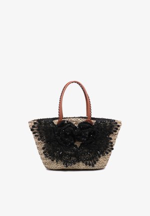 Sac cabas en paille tissée avec anses en cuir marron, orné d’une grande application florale noire à sequins et de détails en dentelle sur le devant.