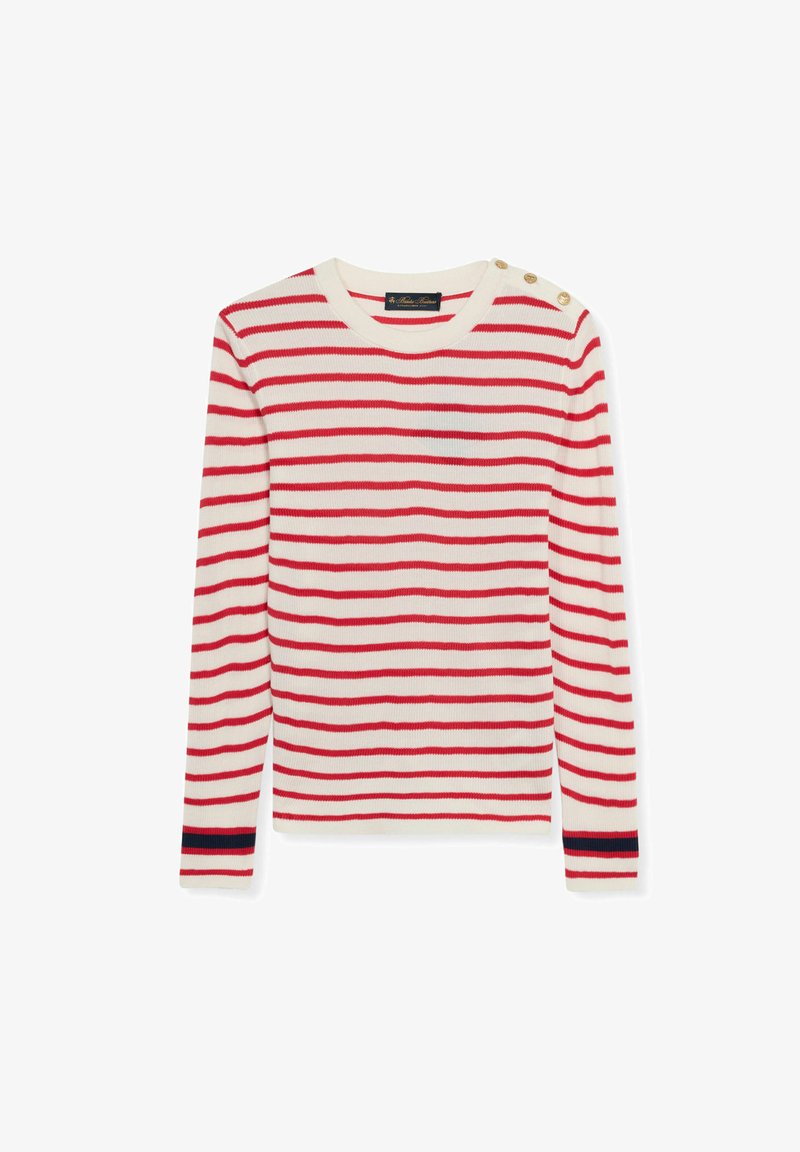 Maglione bianco a maniche lunghe con coste e strisce orizzontali rosse, bottoni dorati sulla spalla sinistra e strisce blu navy e rosse sui polsini.