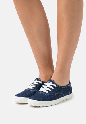 CHAMPION - Sneakers laag - indigo