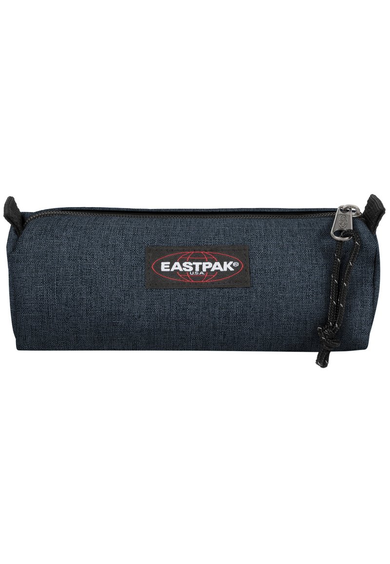 Eastpak etui in donkerblauwe stof met een textuurafwerking, voorzien van een ritssluiting, zwarte rits en een rood logo op de voorkant.