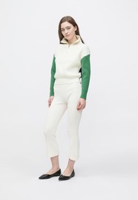 A. Roege Hove TRINE FLARE CAPRI - Kalhoty - ecru