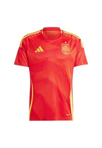 Crvena sportska majica s kratkim rukavima, s teksturiranim dizajnom, žutim akcentima i logom nogometne reprezentacije Španjolske.