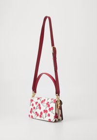 COACH CHERRY TABBY SHOULDER BAG - Håndtasker - chalk multi