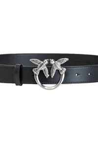 Cintura in pelle nera con una fibbia circolare in argento adornata da due figure di uccelli rivolte verso l'esterno. Texture liscia con più fori per la regolazione.