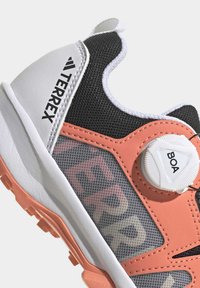 Adidas Terrex AGRAVIC BOA UNISEX - Pantofi drumeție - core black/crystal white/impact orange