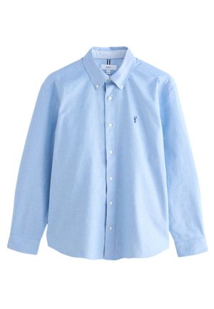 Hellblaues Langarmhemd mit Knöpfen, knöpfbarem Kragen und einem kleinen dunklen, gestickten Logo auf der linken Brust.