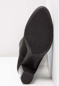 Caprice Kozačky nad kolena - black