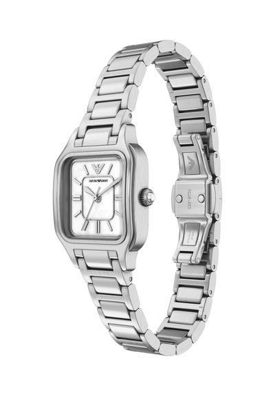 Zilveren horloge van roestvrij staal met een vierkante kast, witte parelmoeren wijzerplaat, uurmarkeringen en een schakelen armband. Voorzien van een merkgesp.