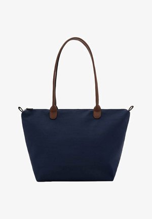 Borsa a mano in tessuto blu navy con manici in pelle marrone. Forma rettangolare, chiusura con cerniera, trama liscia e dettagli minimalisti. Adatta per l'uso quotidiano.