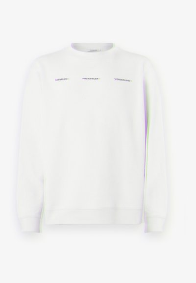 Biela bavlnená mikina s okrúhlym výstrihom, dlhými rukávmi a potlačenými nápismi v rôznych farbách na prednej strane.