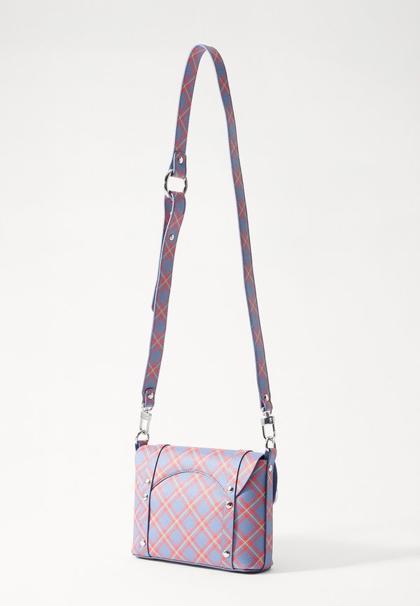 KIM - Cross body bag2