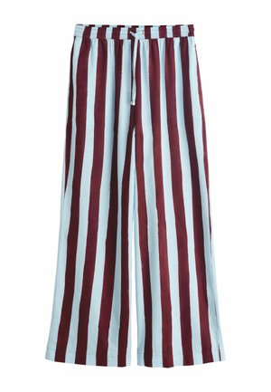 Broek met wijde pijpen met verticale afwisselende lichtblauwe en donkerrode strepen en een wit trekkoord in de elastische tailleband.