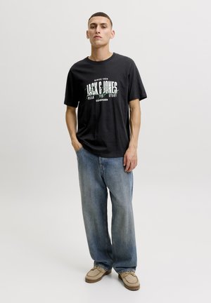 Jack & Jones, JJAERO TEE SS CREW NECK - Camiseta estampada - black