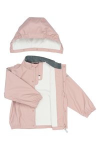 Chaqueta impermeable rosa con capucha desmontable, que cuenta con puños elásticos, un suave forro gris y acentos interiores en blanco.
